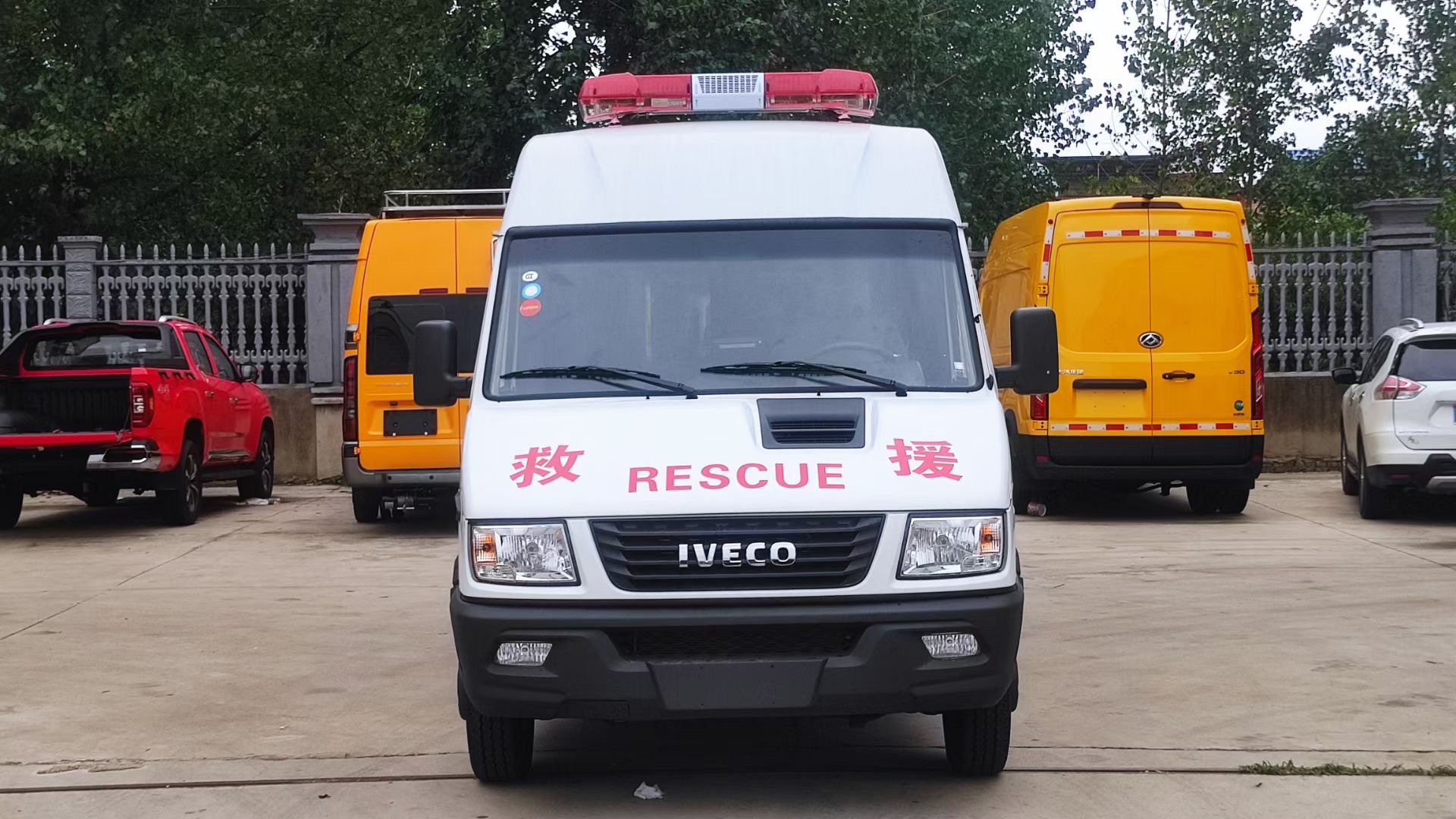 依維柯15座運(yùn)兵車與救險(xiǎn)車 程力集團(tuán)量產(chǎn)多功能特種車輛高效守護(hù)政務(wù)應(yīng)急與民生安全